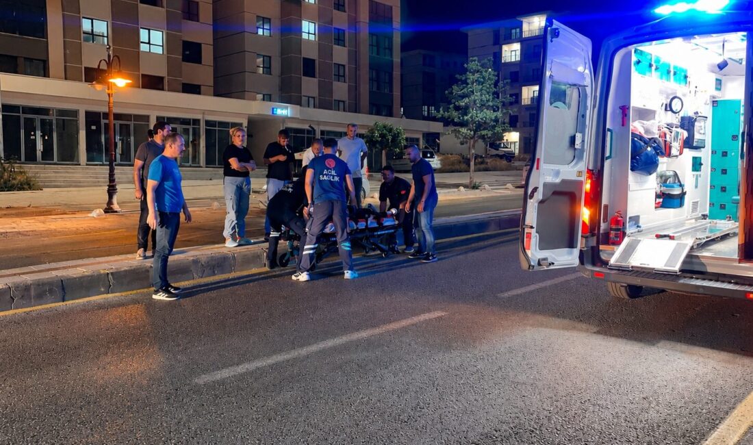 Elektrikli bisikletin kontrolünü kaybeden 10 yaşındaki çocuk refüje çarparak yaralandı.