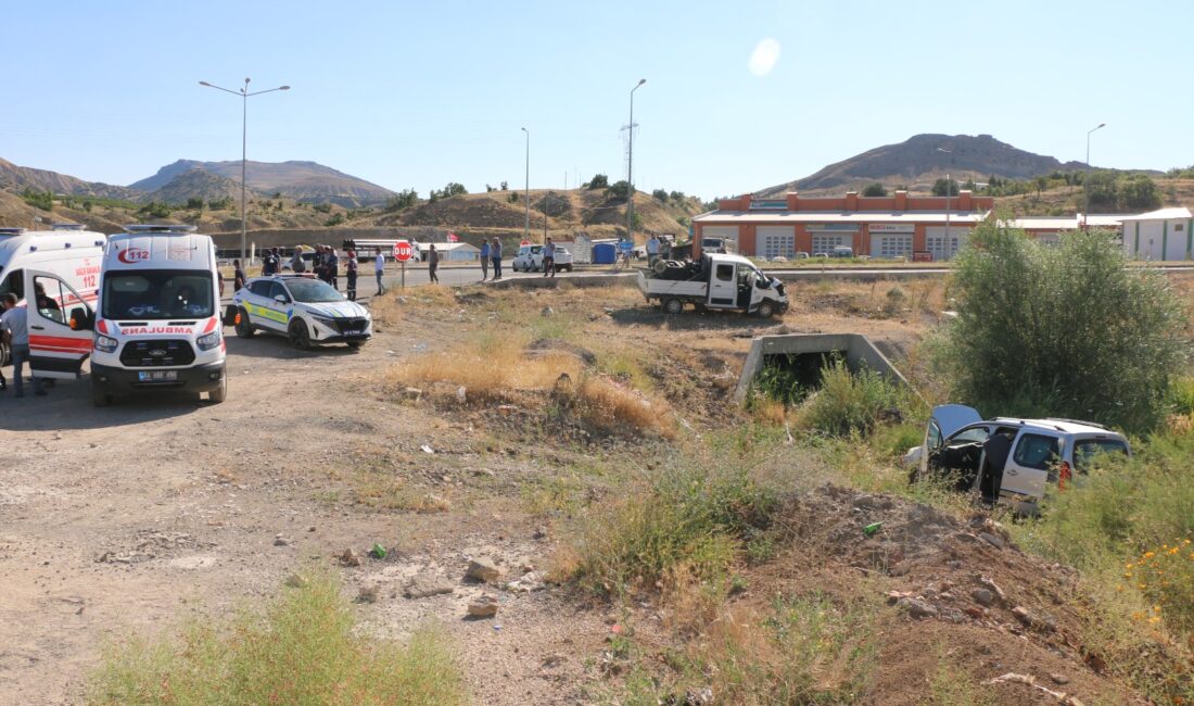 Malatya’nın Hekimhan ilçesinde iki aracın kavşakta çarpışması sonucu 3 kişi