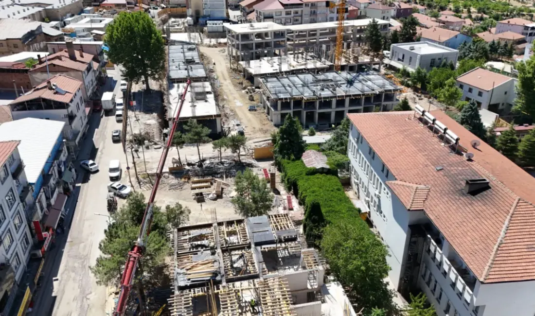 Yaklaşık 60 yıldır ilçe merkezine hizmet veren çarşı, kentsel dönüşüm