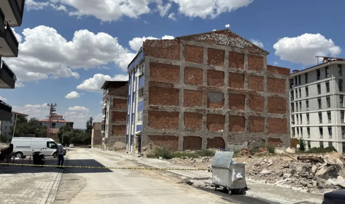 Malatya’da dört katlı bir binadan kolonlardan ses geldiği iddiası üzerine
