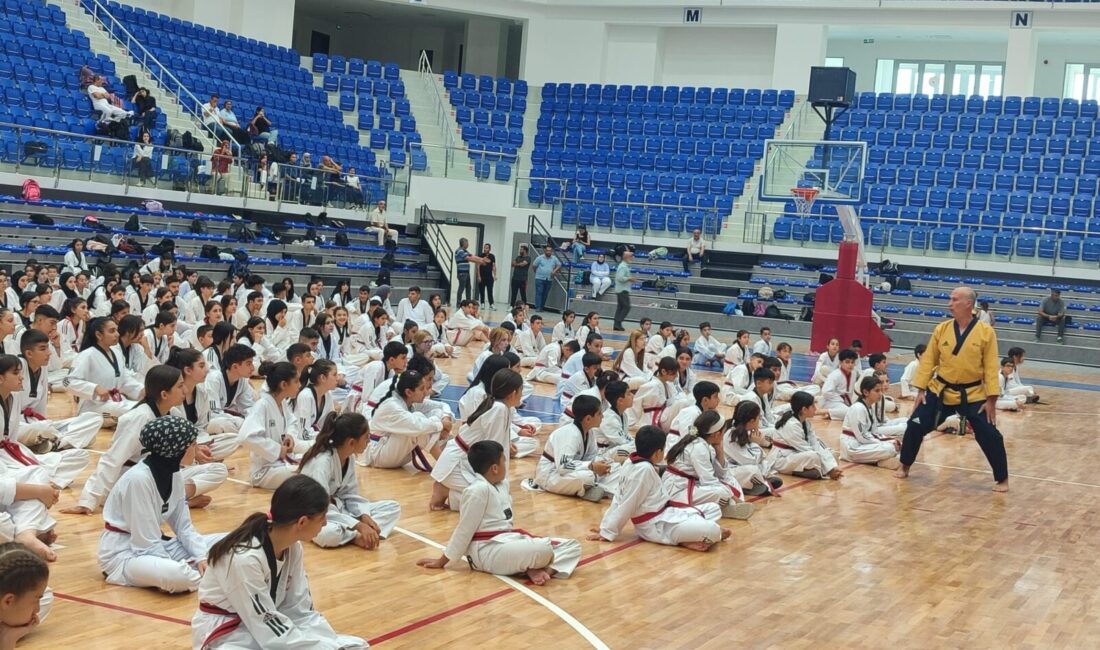 Malatya’da düzenlenen Taekwondo Pum 1-2-3-4-5. Dan (Kuşak) Sınavı, 18 ilden