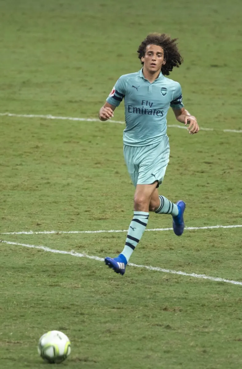 Fenerbahçe’nin Lyon deplasmanında maç öncesi tribünlerin tepkisiyle karşılaşan Matteo Guendouzi,