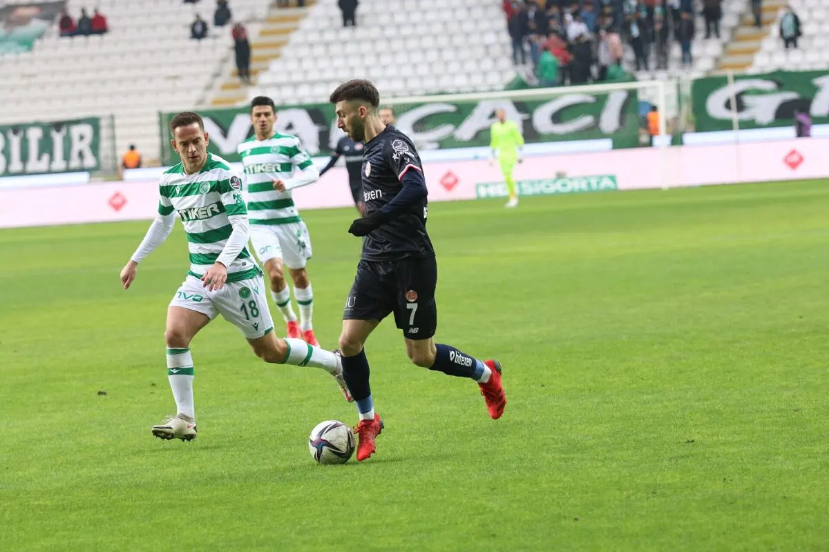 Beşiktaş’ta Amir Hadžiahmetović ile yollar ayrıldı. Siyah-beyazlı kulübün, Bosna Hersekli