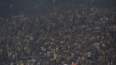 Fenerbahçe, Şampiyonlar Ligi play-off rövanşında Lyon'u deplasmanda 2-1 yenerek İstanbul'daki