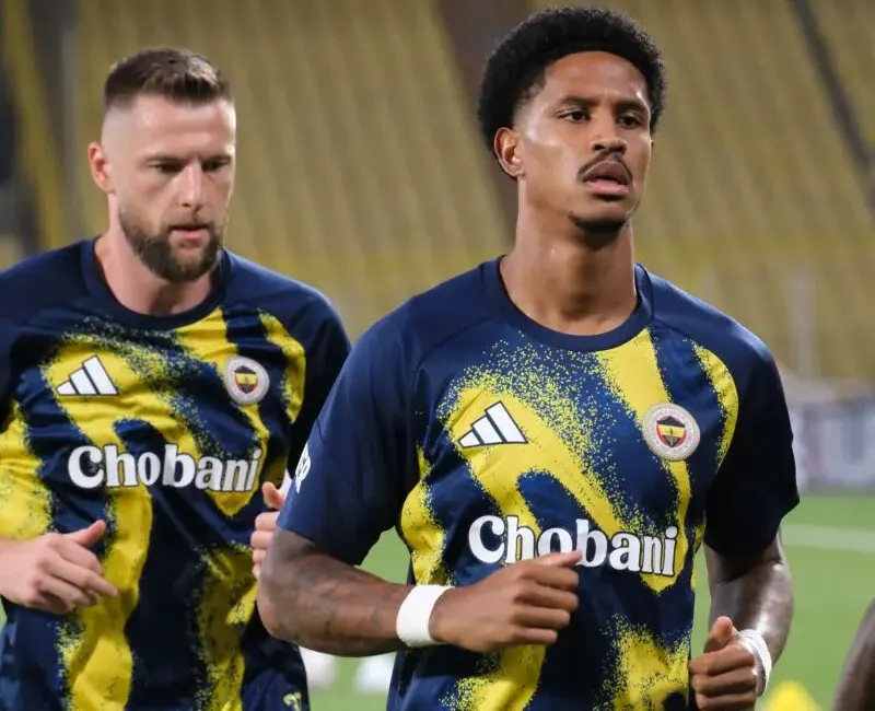 Oosterwolde’nin Roma transferi sağlık kontrolleri sonrası iptal oldu Fenerbahçe’nin Hollandalı savunmacısı Jayden Oosterwolde’nin Roma’ya transferi, sağlık kontrollerinin ardından