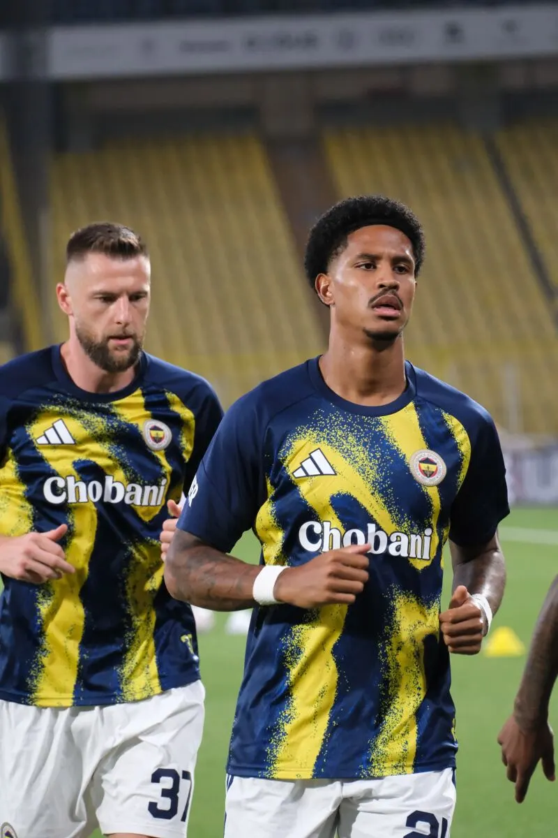 Fenerbahçe’nin Hollandalı savunmacısı Jayden Oosterwolde’nin Roma’ya transferi, sağlık kontrollerinin ardından