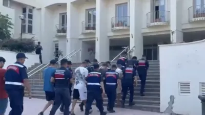 23 ilde düzenlenen operasyonlarda 48 göçmen kaçakçılığı organizatörü yakalandı. Şüphelilerden