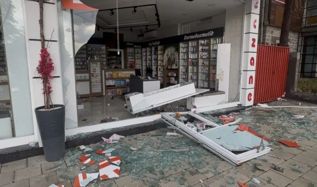 Malatya’da aniden bastıran sağanak ve şiddetli fırtına, dakikalar içerisinde kent