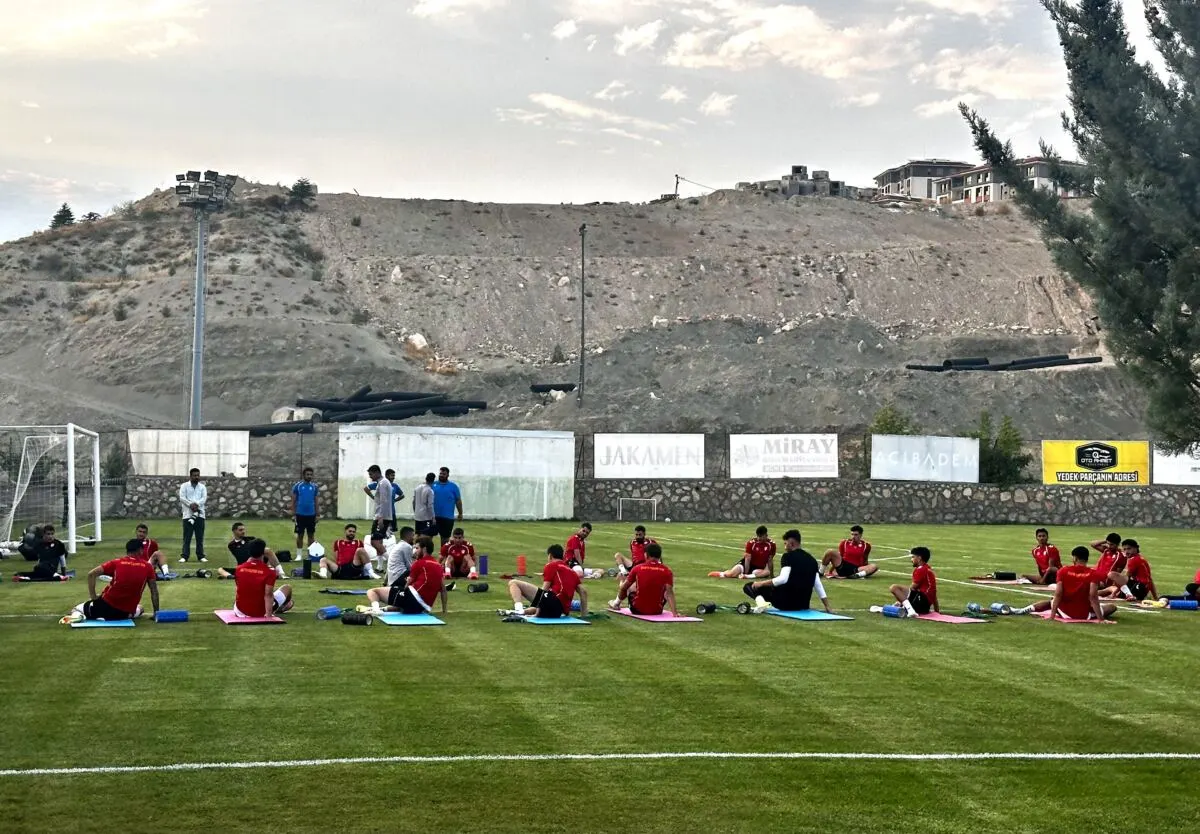 Yeşilyurtspor Teknik Direktörü Mehmet Ak, yeni sezon öncesi hedeflerinin takımı