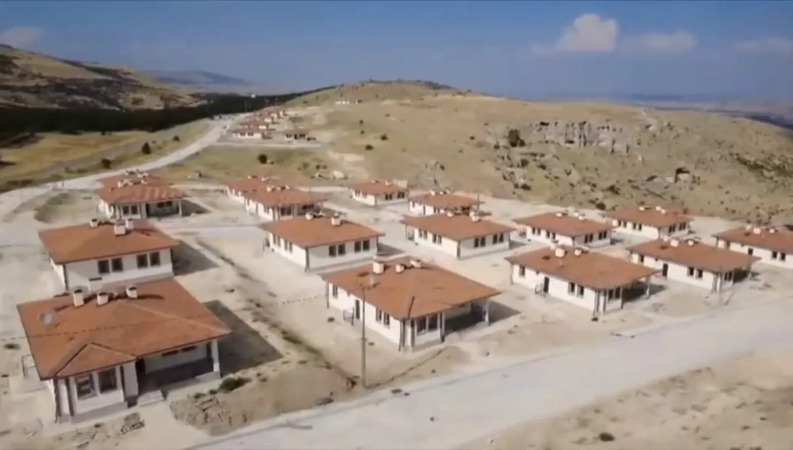 Malatya’nın Akçadağ ilçesinde deprem sonrası yapımı tamamlanan 30 kırsal betonarme