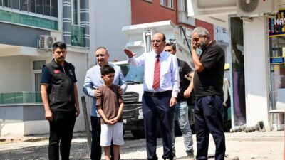 Çukurdere Mahallesi’nde yol yenileme ve sıcak asfalt çalışmalarını inceleyen Yeşilyurt