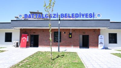 Battalgazi Belediye Başkanı Bayram Taşkın, cuma namazının ardından Selçuklu Mahallesi’nde