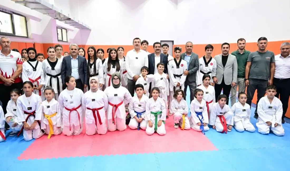 Battalgazi’de Yaz Spor Okulları 10 Bin Gence Ulaştı Battalgazi’de yaklaşık 40 branşta gerçekleştirilen Yaz Spor Okulları sona erdi.