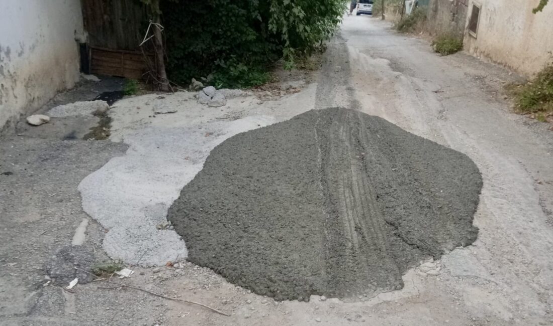 Malatya’nın Yeşilyurt ilçesinde bir beton mikserinden sokağa döküldüğü belirtilen beton