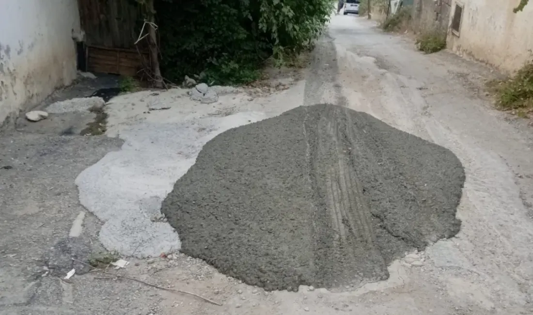 Malatya’nın Yeşilyurt ilçesinde bir beton mikserinden sokağa döküldüğü belirtilen beton