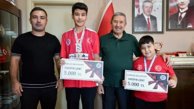 Darendeli genç sporcular İshak Bozdemir ile Miraç Hüseyin Kılıç, atıcılık
