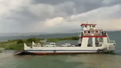 Elazığ’ın Baskil ilçesinde Malatya-Baskil seferini yapan feribot, şiddetli fırtına nedeniyle