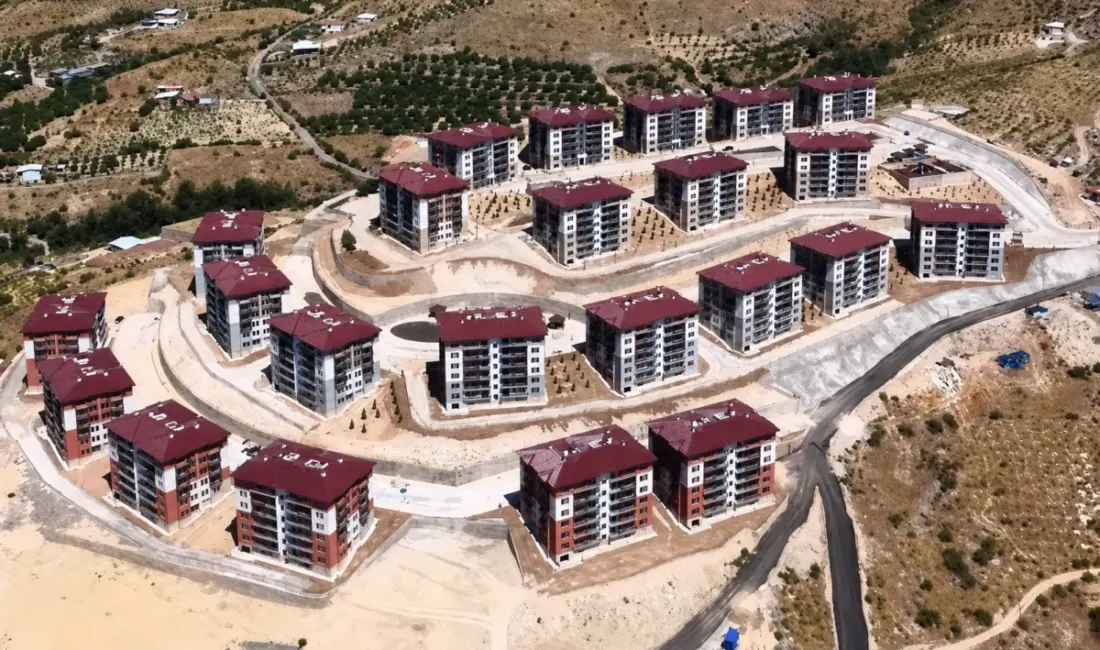 Yeşilyurt ilçesi Konak Mahallesi’nde yapımı tamamlanan 512 deprem konutunun hak