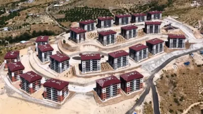 Yeşilyurt ilçesi Konak Mahallesi’nde yapımı tamamlanan 512 deprem konutunun hak