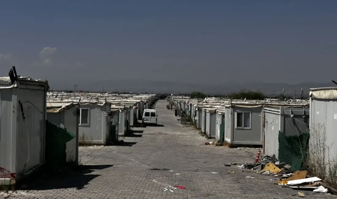 Malatya’da MALET 2 Konteyner Kenti’nde Elektrik Kesintisi Tepki Çekti Malatya’da kalıcı konutların tamamlanmasıyla hızlanan konteyner kent tahliyeleri sürerken, MALET
