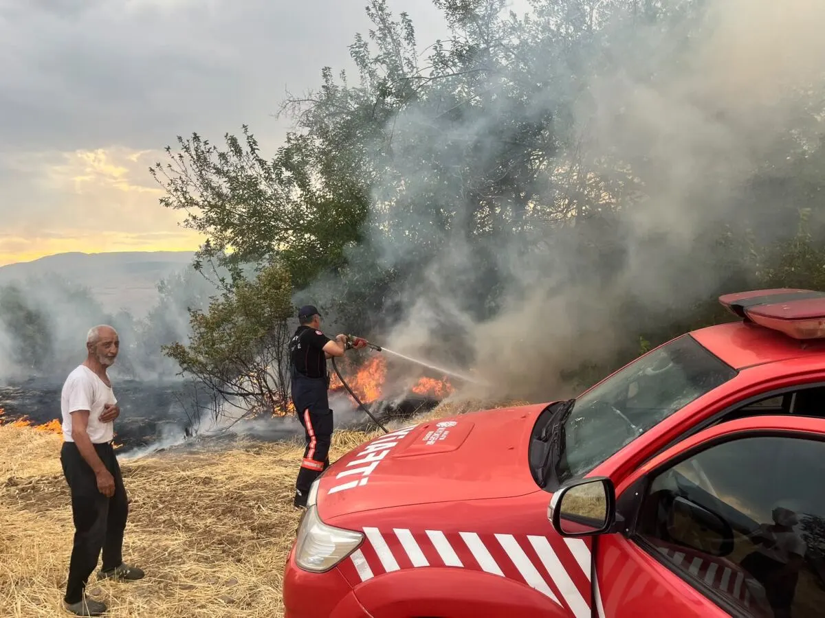 Malatya’nın Yeşilyurt ilçesi Çayırköy Mahallesi’ndeki besi alanında çıkan yangın, itfaiye
