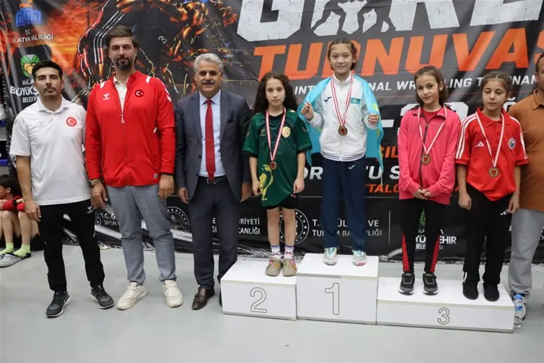 Malatya’da 15 ülkeden 1.019 sporcunun katıldığı Uluslararası Güreş Turnuvası, üç