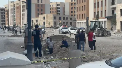 Malatya’da yürütülen çalışma sırasında doğalgaz borusunun patlamasıyla gaz sızıntısı yaşandı.