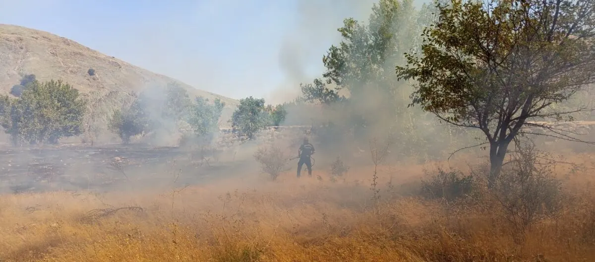 Malatya’nın Hekimhan ve Doğanşehir ilçelerinde çıkan iki ayrı yangına itfaiye