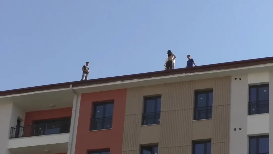 Malatya’da yapımı tamamlanan TOKİ konutlarında çalışan 8 işçi, ücretlerini alamadıklarını