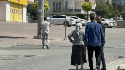 Malatya’da kendilerini polis ve savcı olarak tanıtan şüpheliler, yaşlı bir
