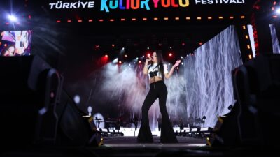 Malatya Kültür Yolu Festivali’nin ikinci gününde sahne alan Simge, sevilen