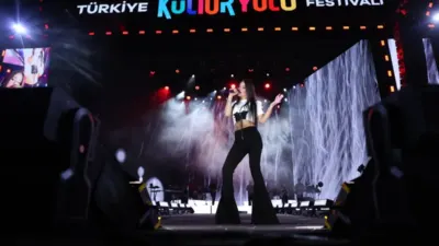 Malatya Kültür Yolu Festivali’nin ikinci gününde sahne alan Simge, sevilen