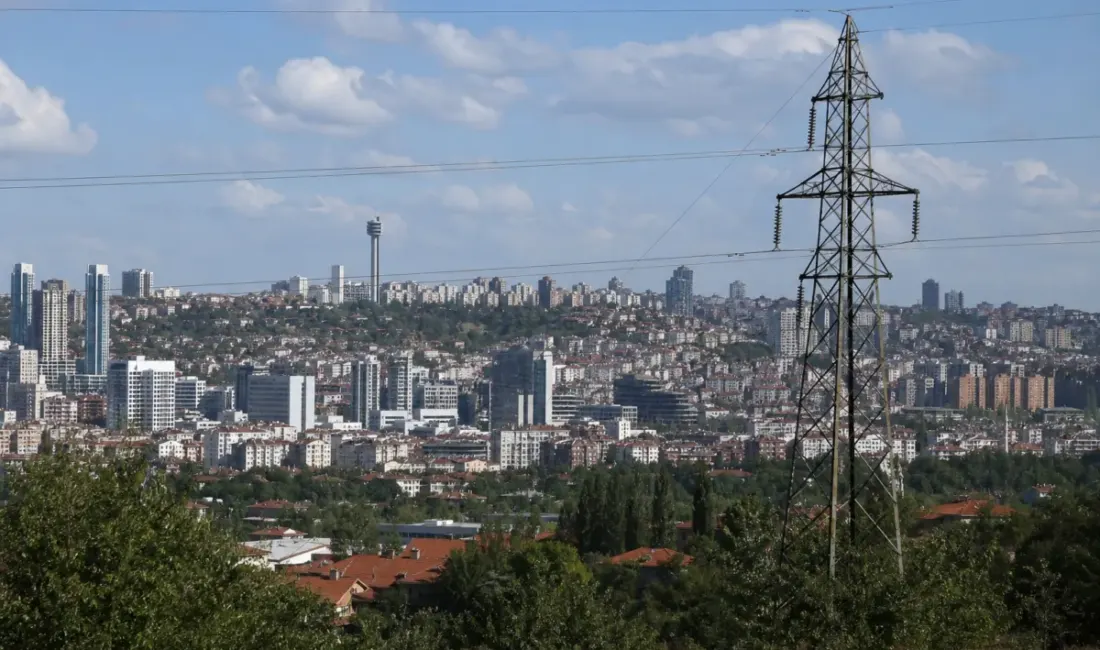 Ankara'nın çeşitli ilçelerinde Başkent EDAŞ'ın bakım, onarım ve şebeke iyileştirme