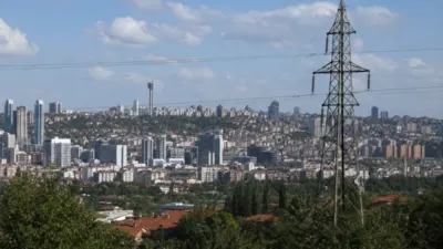 Ankara'nın çeşitli ilçelerinde Başkent EDAŞ'ın bakım, onarım ve şebeke iyileştirme