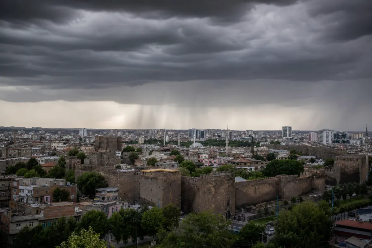 Meteoroloji Genel Müdürlüğü, Diyarbakır çevresinde 28 Ağustos Cuma günü yerel