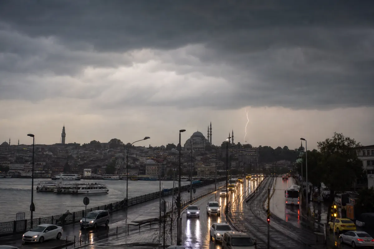 Meteoroloji verilerine göre İstanbul’da 28 Ağustos Cuma günü gök gürültülü