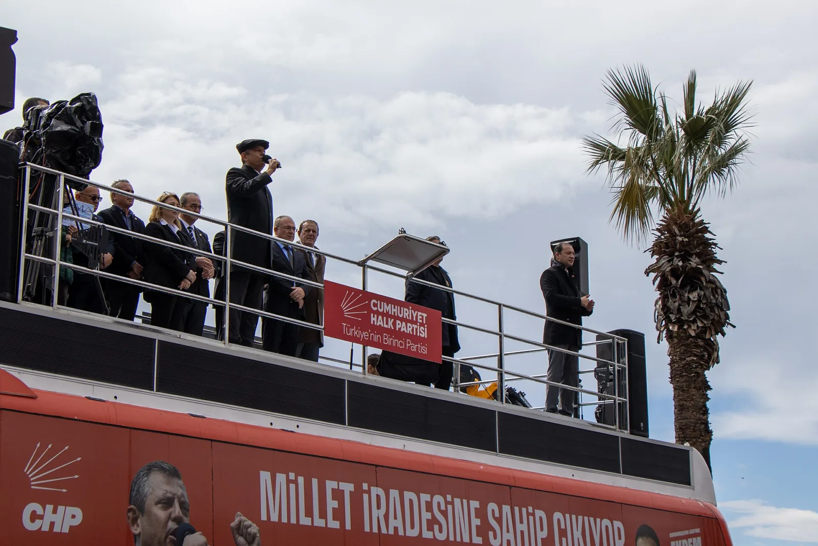 Özgür Özel, Bursa’da incir üreticileriyle buluşmasında tarım mazotunun vergilerden muaf