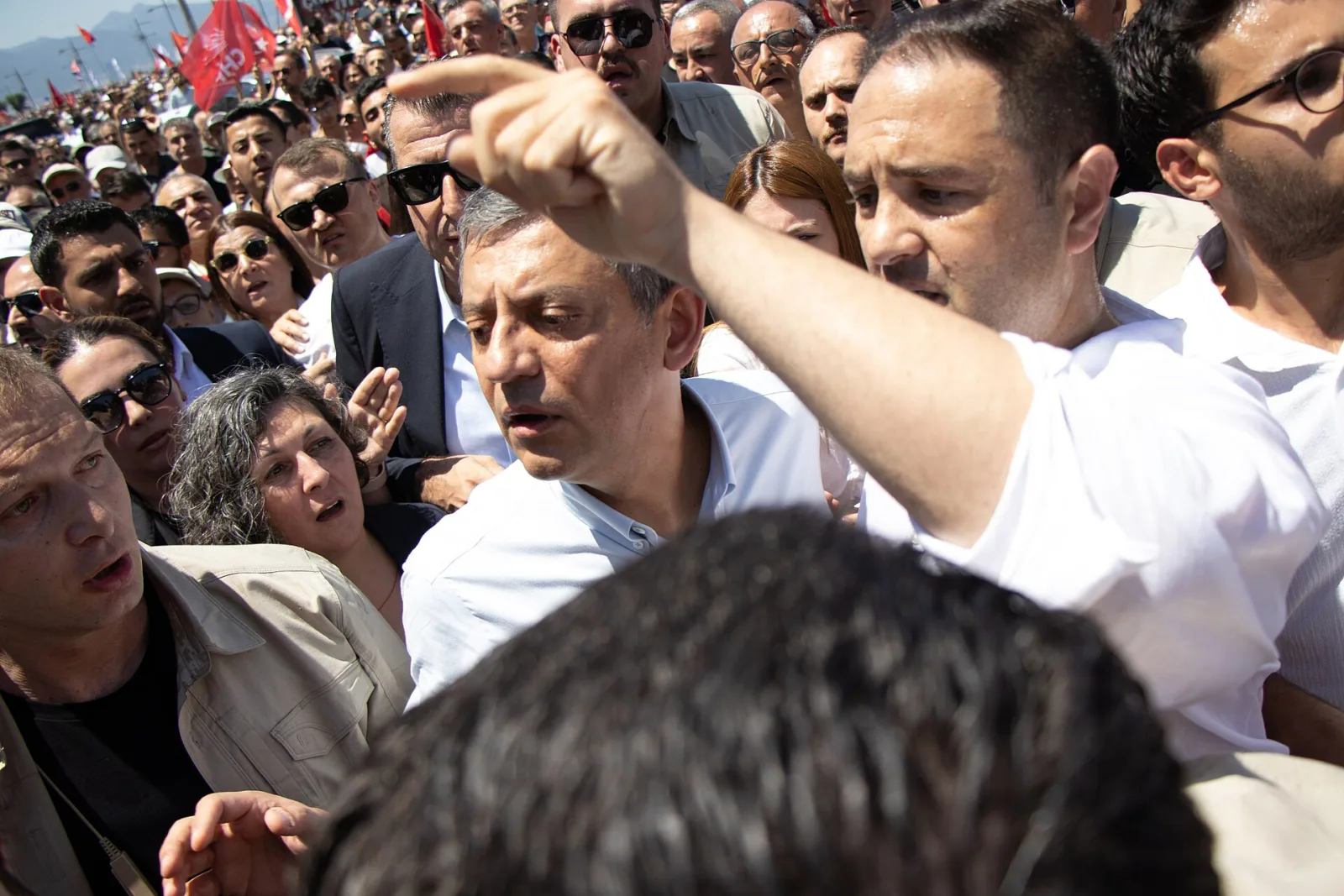 Umut Akdoğan, benzin ve motorin fiyatlarının üç haneli seviyelere ulaştığını