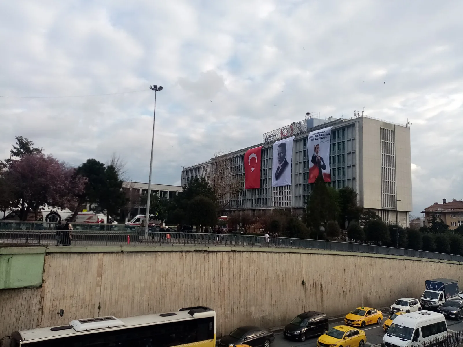 İBB Genç Üniversiteli bursu için yeni dönem başvuru tarihleri henüz