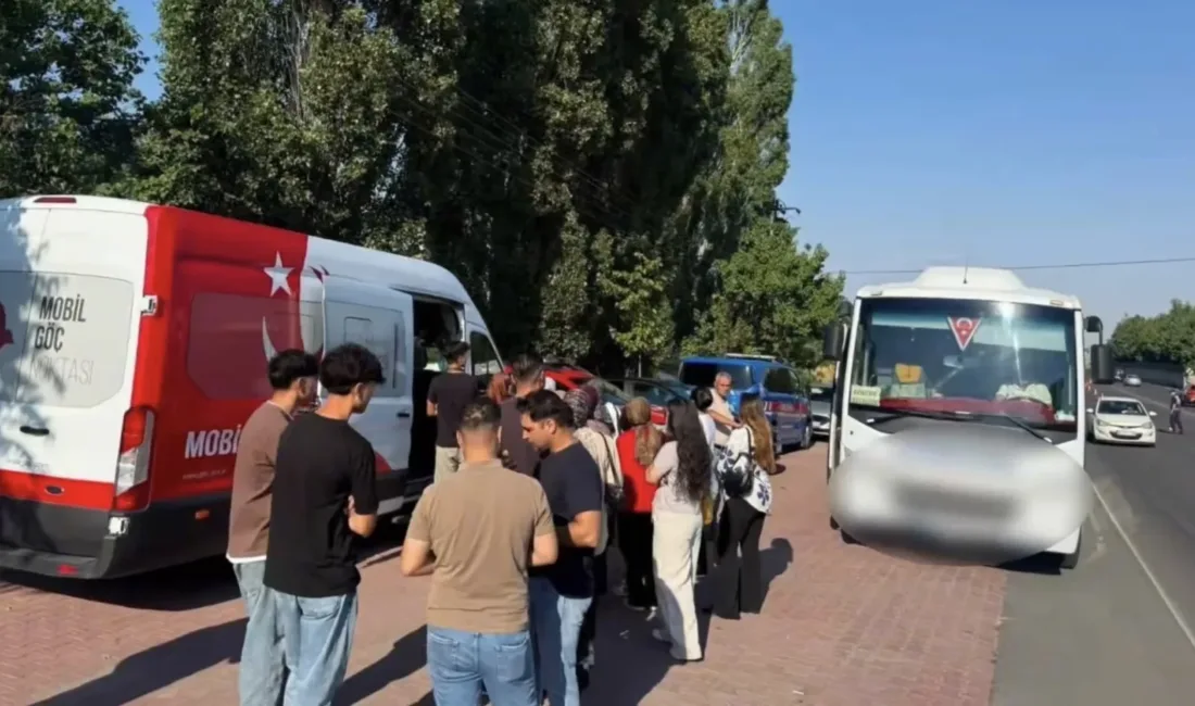 Denetimlerde 19 göçmen kaçakçılığı organizatörü yakalanırken 279 bin 575 kişinin