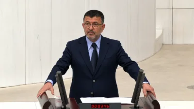 Veli Ağbaba, Bakan Uraloğlu’nun ziyaretinde hızlı tren projesine değinilmemesini eleştirdi.