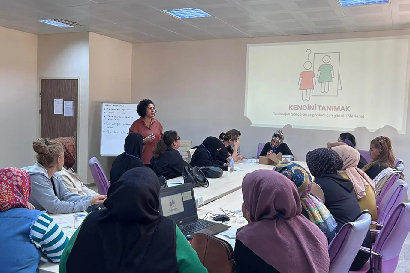 81 ilde başlayan program, ebeveynlik becerilerini ve aile içi iletişimi