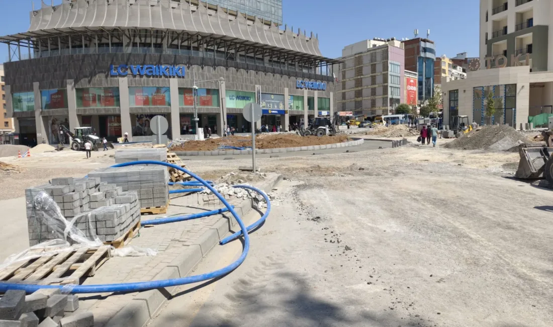 Akpınar ile İnönü Caddesi birleşiminde kavşak ve apron düzenlemesi yapılıyor.