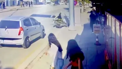 Malatya’da önündeki otomobilin ani sağa dönüşü sırasında manevra yapan motosiklet