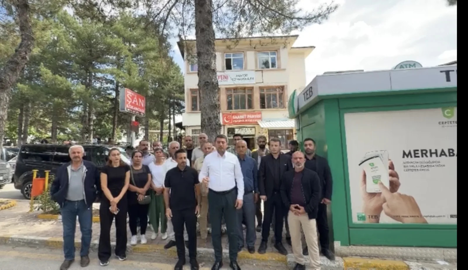 Parti binası ve demirbaşların kullanımıyla ilgili tartışmada taraflar karşı karşıya