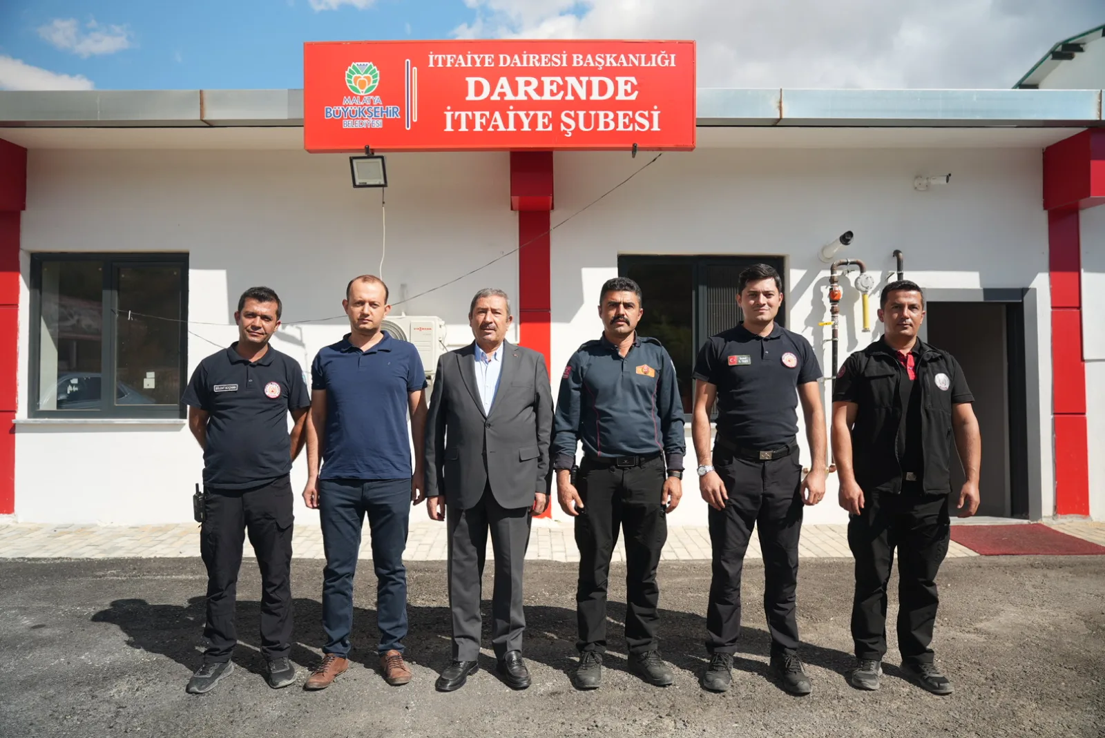 Alican Bozkurt, İtfaiye Haftası kapsamında görev yapan itfaiye personeline teşekkür