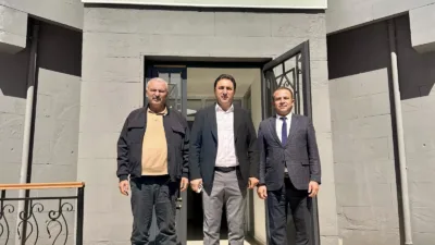 Erhan Cengiz ve Ahmet Boyraz, İlçe Millî Eğitim Müdürü Ali