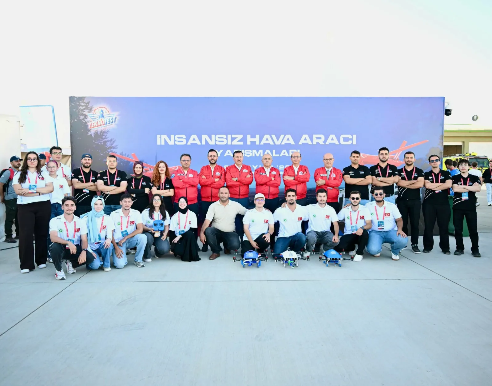 İlhan Geçit, Tulga Havalimanı’ndaki insansız hava araçları yarışmasında gençlerin projeleri
