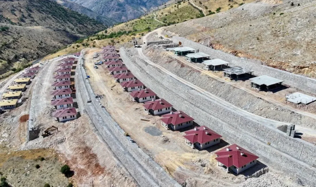 Kadiruşağı Mahallesi’nde 76 köy konutu ve bölgedeki yatırımlar yerinde incelendi.