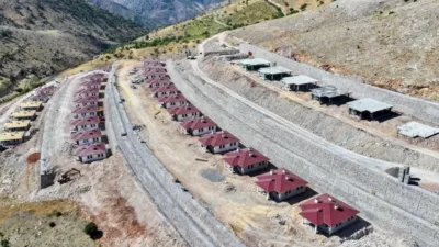 Kadiruşağı Mahallesi’nde 76 köy konutu ve bölgedeki yatırımlar yerinde incelendi.